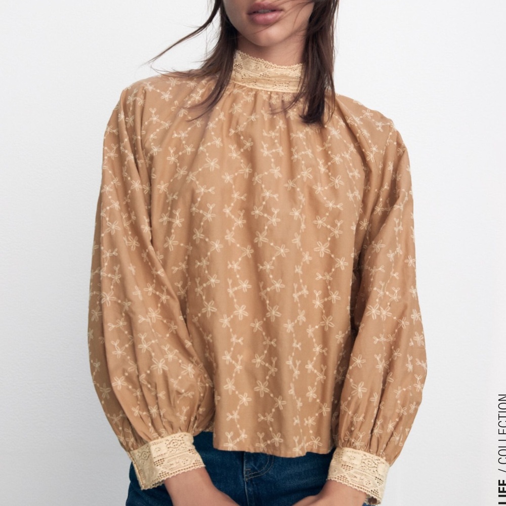 Zara Beige Peasant Blouse, with balloon sleeves, lace collar and cuffs, new